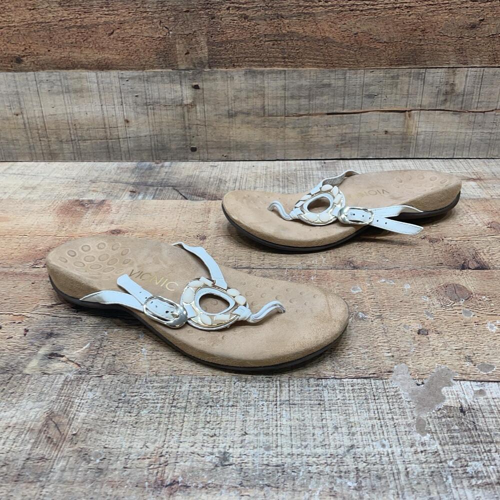 Vionic Sandals Womens Size 6 37 White Leather Thong Medallion Comfort Shoes
